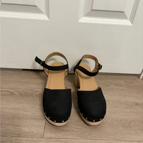 LOFT Black and Tan Heels - Picture 2 of 4